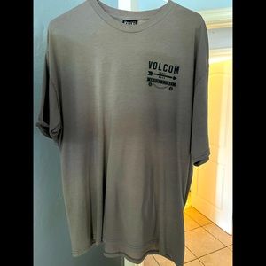 VOLCOM SHIRT size xl, no rips stains or tears